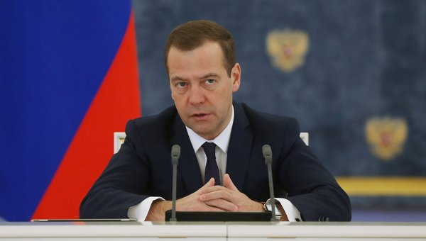 Медведев призвал избежать нового демографического «русского креста»