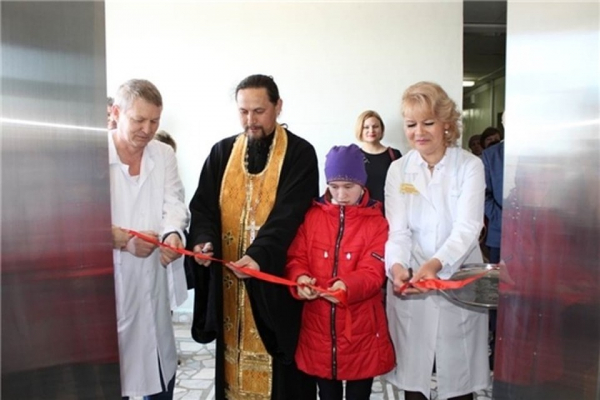 В Чувашии в больнице состоялось торжественное открытие лифта, который потом освятили