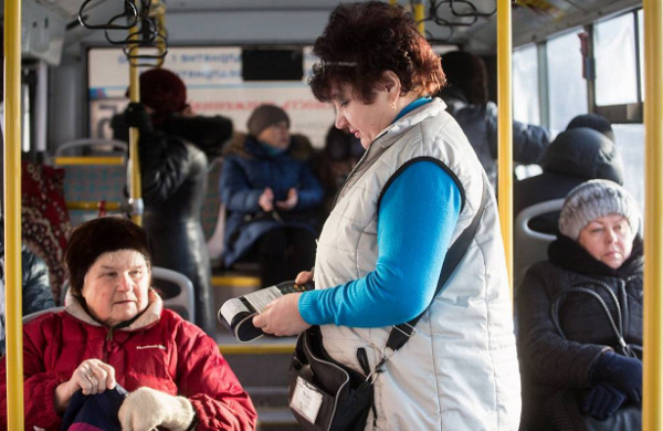 Частные перевозчики в Новокузнецке отменили скидки на проезд в автобусах для пенсионеров