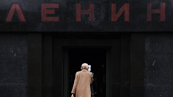 Мавзолею Ленина давно пора придать статус музея, считает глава СПЧ