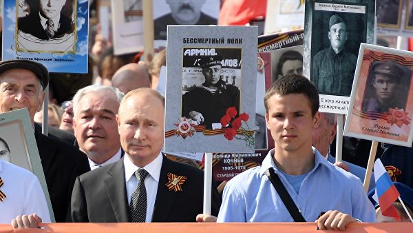 Путин отреагировал на шествие «Бессмертного полка» во время грозы в Москве