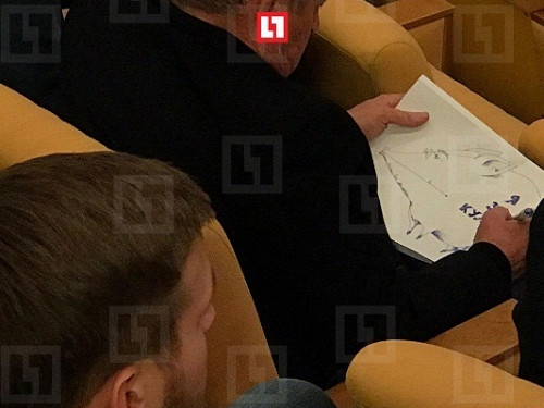 Макаревич не стал объяснять, почему он рисовал свинью на заседании в Госдуме