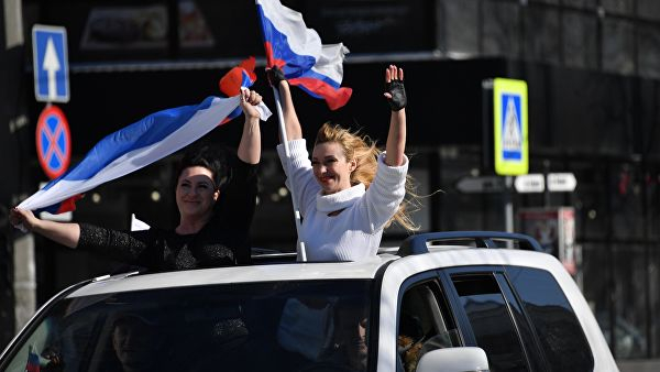 ВЦИОМ: почти 90% россиян положительно оценивают воссоединение с Крымом