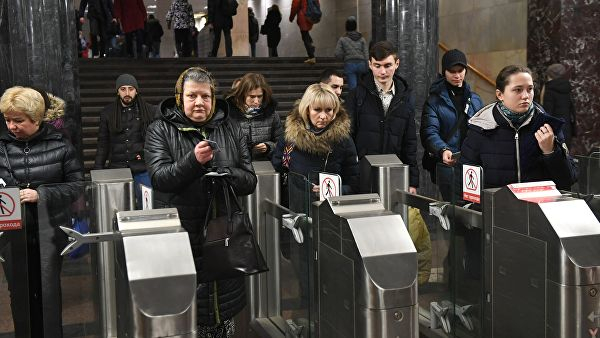 Проезд в столичном метро теперь можно оплатить банковской картой