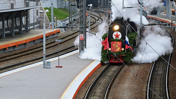 Жители Хабаровска и Владивостока встретили «Поезда Победы»